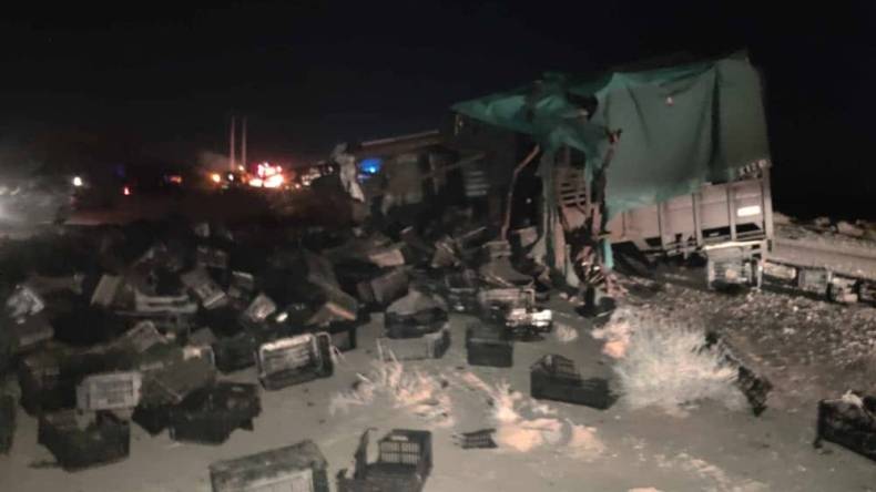 وفاة شخصين وإصابة 12 آخرين في حادث تصادم بين شاحنتين وحافلة بالوادي