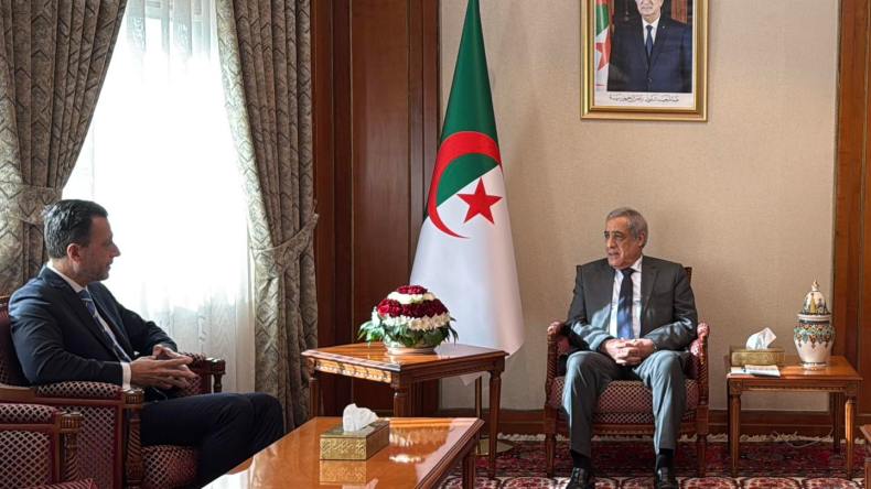 الوزير الأول يستقبل سفير الاتحاد الأوروبي.. وهذا ما دار بينهما