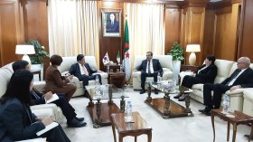 وزير الطاقة والمناجم يبحث تعزيز التعاون مع سفير جمهورية كوريا