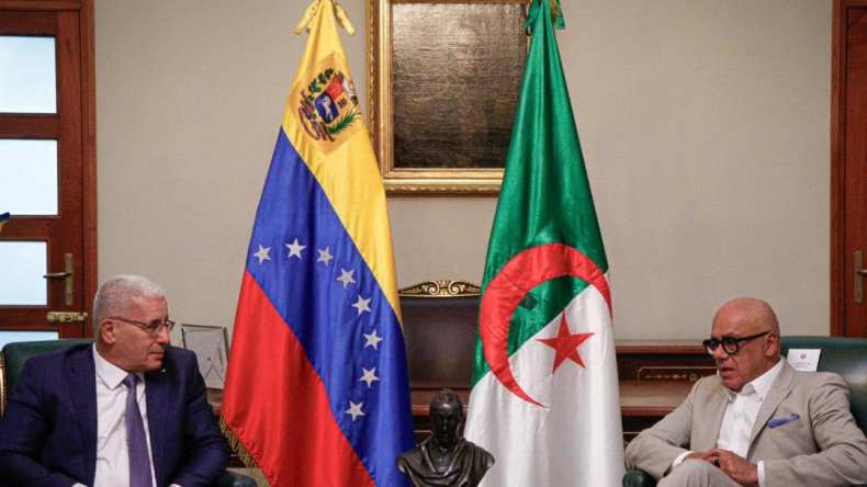 بوغالي يُستقبل من قبل نظيره الفنزويلي لمناقشة تعزيز العلاقات الثنائية