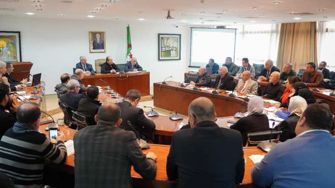  تنظيم المتعاملين في قطاعي النسيج والجلود