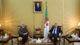 وزير العدل يعقد اجتماعاً مع وزيرة المحافظة السامية للرقمنة