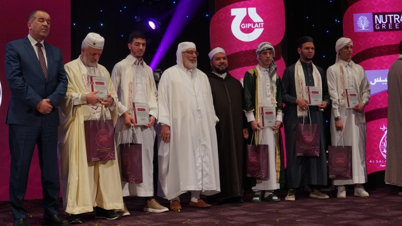 تكريم 500 حافظ وحافظة للقرآن الكريم بجامع الجزائر