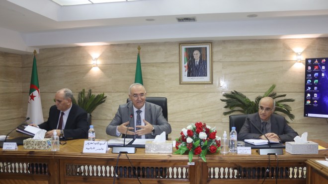 اجتماع تشاوري بين وزارة المالية والمديرية العامة للوظيفة العمومية