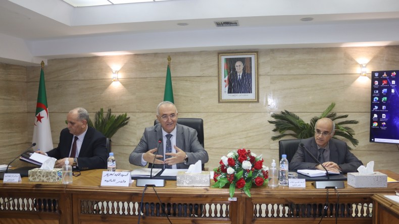 اجتماع تشاوري بين وزارة المالية والمديرية العامة للوظيفة العمومية