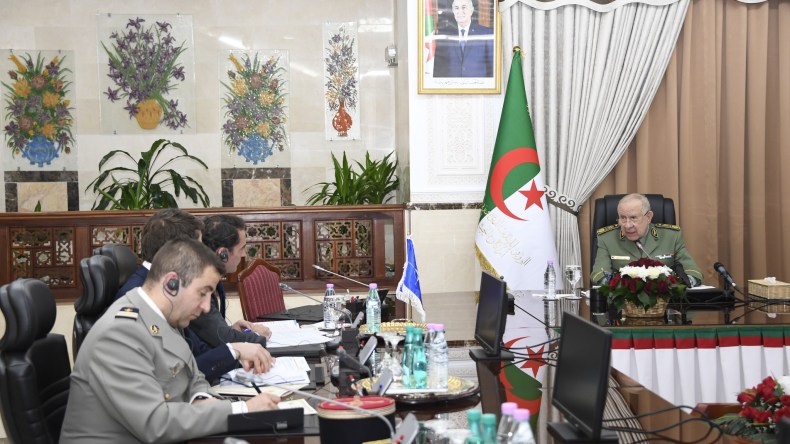 الفريق أول شنڨريحة يستقبل الأمين العام المساعد لحلف شمال الأطلسي