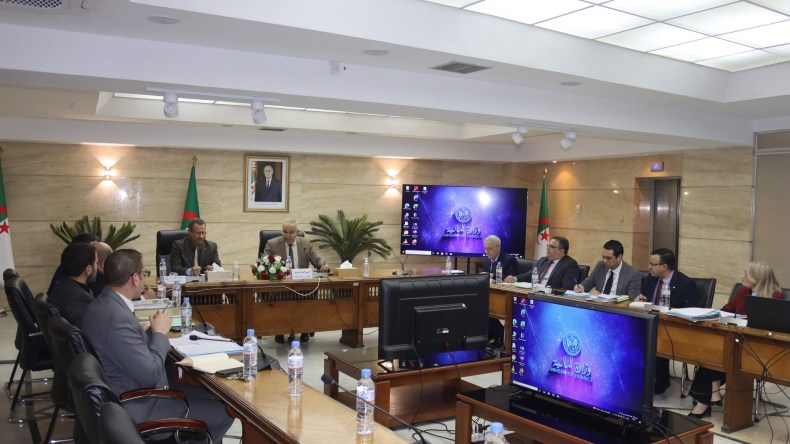 اجتماع وزاري لتمويل مشاريع البنى التحتية