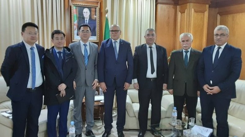 اهتمام صيني متزايد بالاستثمار في مجال الطاقات النظيفة بالجزائر