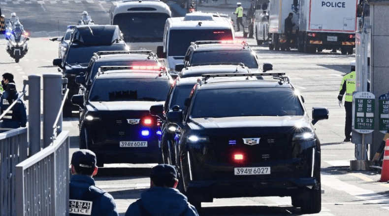 Une Première! Arrestation spectaculaire du président sud-coréen (vidéo)