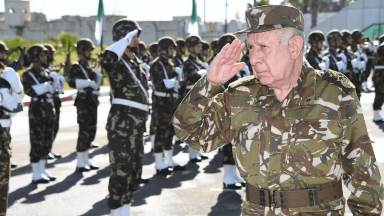 الفريق أول شنڨريحة يهنئ مستخدمي الجيش الوطني الشعبي