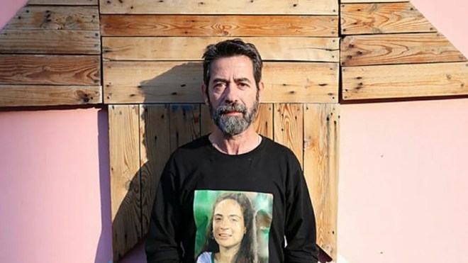 عائلة أسيرة إسرائيلية قُتلت بغزة تريد جثمانها.. وهذا ما قاله والدها عن النصر المزعوم!