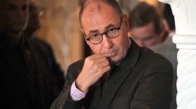 موقف عطاف أفضل قرار لوضع فرنسا عند حجمها