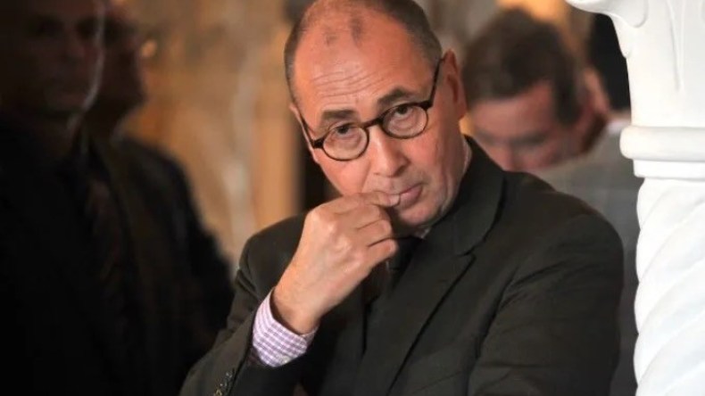 موقف عطاف أفضل قرار لوضع فرنسا عند حجمها