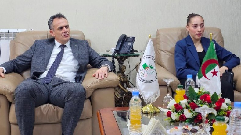 حماد يستقبل البطلة الأولمبية نمور