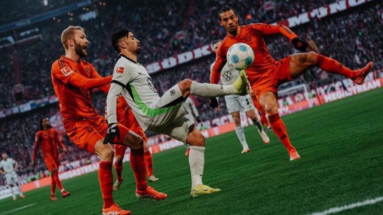 بِالفيديو: عمورة يدكّ حصون البايرن بِهدفَين