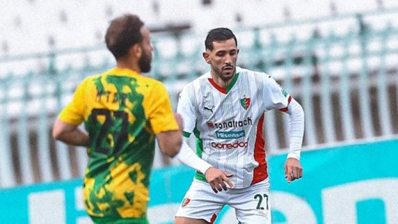 المولودية في صدارة الترتيب