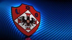 بِالفيديو: سلوك غريب لِتثبيت خطوط أرضية ملعب برتغالي