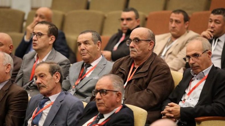 هل ينشر اتحاد الكرة الفرنسي لوائحَه بِاللّغة العربية؟