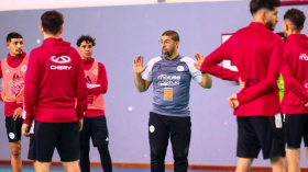 بالصور.. المنتخب الوطني لكرة القدم داخل القاعة في تربص تحضيري