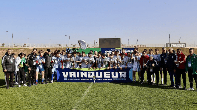 رئيس “الفاف” يهنئ المنتخب الوطني المدرسي