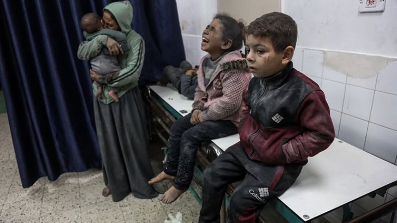 لا استسلام .. الطفولة في غزة تطحنها الحرب وآلام النزوح