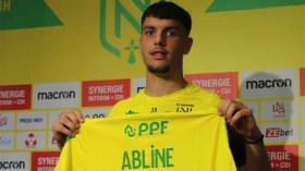 جزائري في نانت الفرنسي