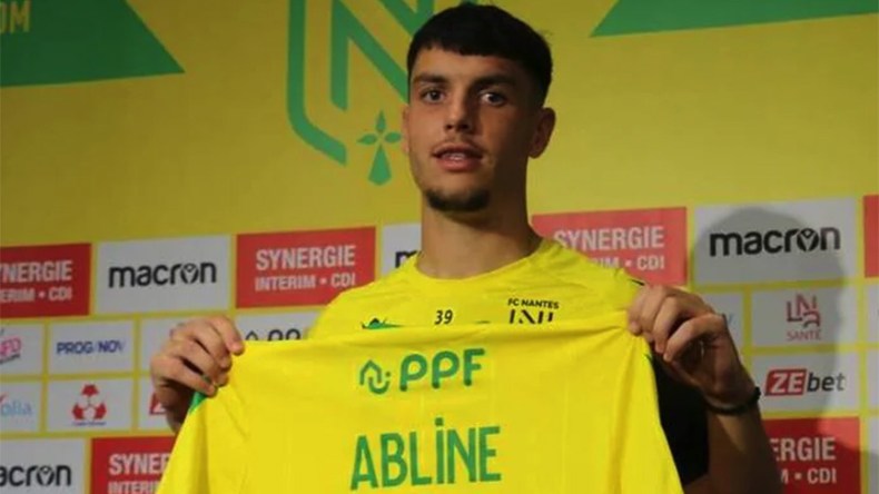 جزائري في نانت الفرنسي