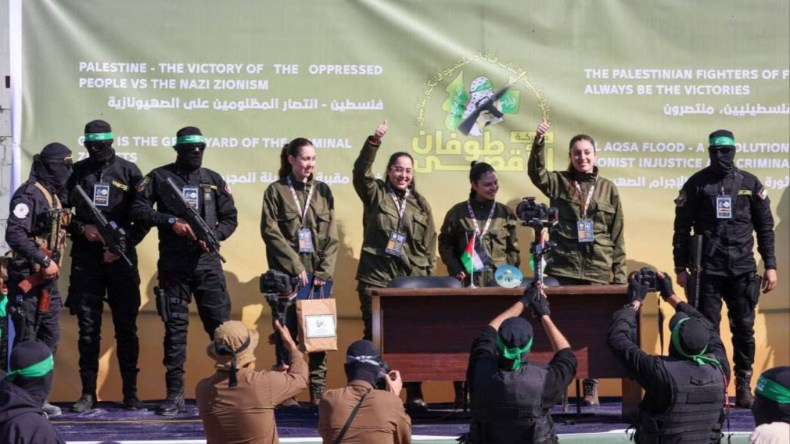 مخرجة سينمائية ومراسلة صحفية إسرائيليتان تعلقان على مشاهد تسليم المجندات