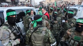 شعب الجبارين يواجه البلطجي الدولي