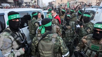 شعب الجبارين يواجه البلطجي الدولي