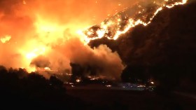 حرائق لوس أنجلوس تستعر من جديد وفرار أزيد من 50 ألف شخص