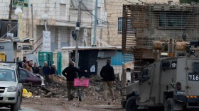 مئات الفلسطينيين يغادرون مخيم جنين بعد تهديدات جيش الاحتلال