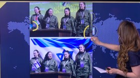 “تغطية الشمس بالغربال”.. تزييف صورة تسليم المجندات يكشف غباء الاحتلال!