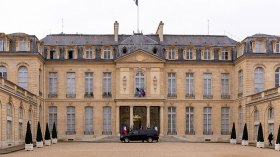 خلية فرانس أفريك ونهاية نصف قرن من فضائح الإليزي في إفريقيا (1)