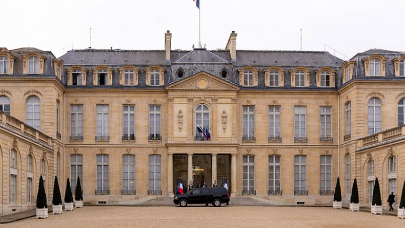 خلية فرانس أفريك ونهاية نصف قرن من فضائح الإليزي في إفريقيا (1)