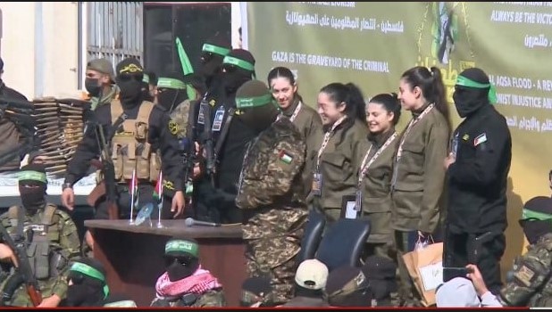 Les quatre otages israéliennes ont été remises par le Hamas à la Croix-Rouge