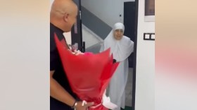 أجمل ما يمكن أن تشاهده.. فرحة أم جزائرية بهدية ابنها لها بعد عودته من الغربة!