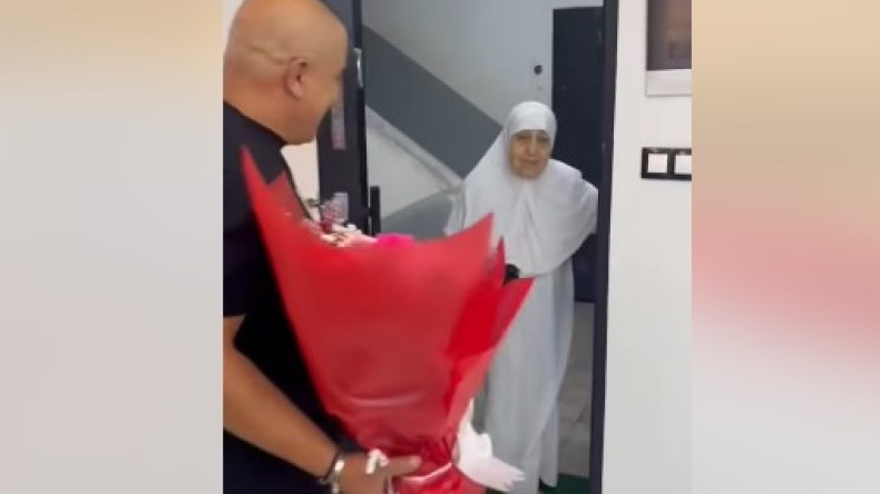 أجمل ما يمكن أن تشاهده.. فرحة أم جزائرية بهدية ابنها لها بعد عودته من الغربة!