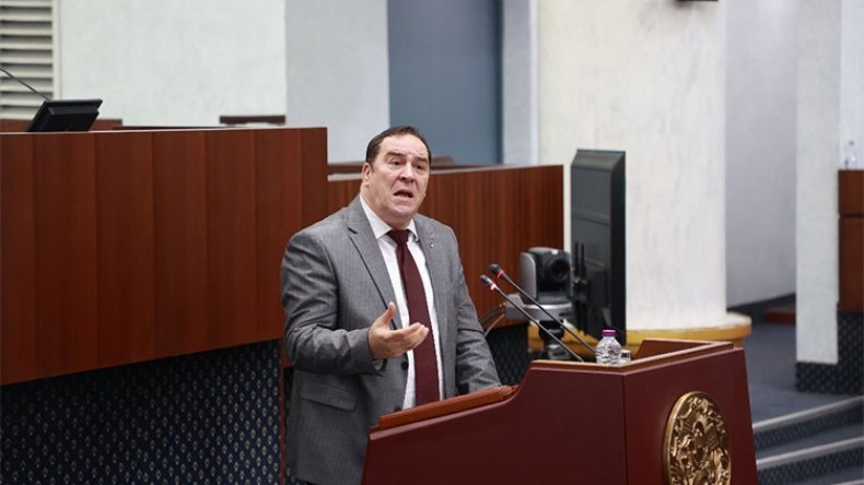 مزيان يشدد على احترام قيم المجتمع في الشبكة البرامجية