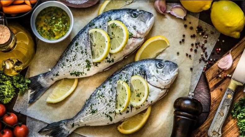 ماذا يحدث لجسمك عندما تأكل السمك بانتظام؟