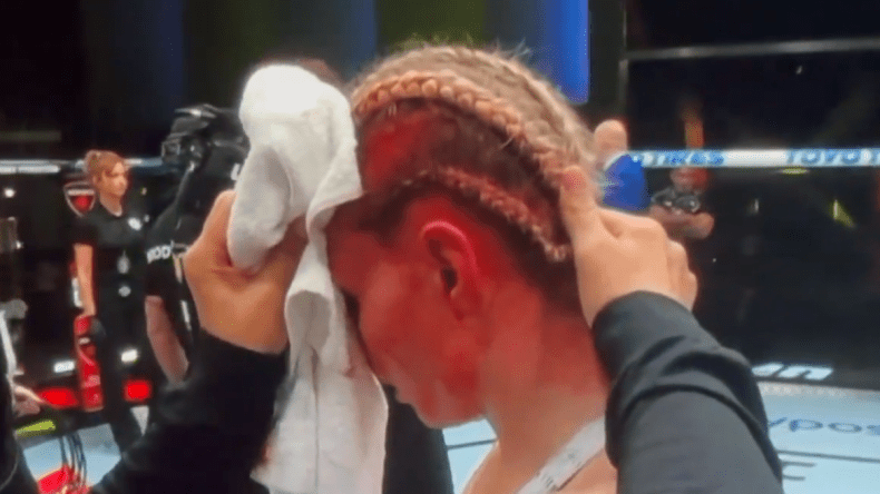 بالفيديو.. مقاتلة روسية تصفع مدربها بعد خسارتها أمام منافسة أمريكية