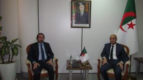 الخارجية تبحث سبل تشجيع أبناء الجالية على الإستثمار في الجزائر