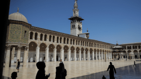 بسبب وليمة.. تدافع بالمسجد الأموي بدمشق يودي بحياة نساء (فيديو)