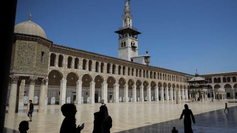 بسبب وليمة.. تدافع بالمسجد الأموي بدمشق يودي بحياة نساء (فيديو)