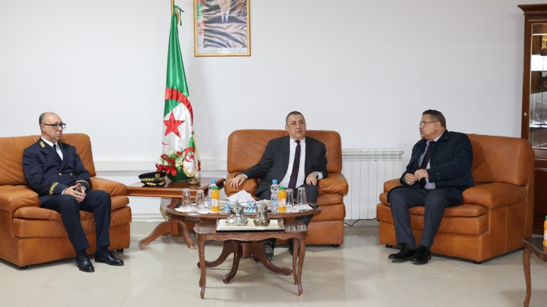 وزير الداخلية يُنصب الوالي الجديد لبشار