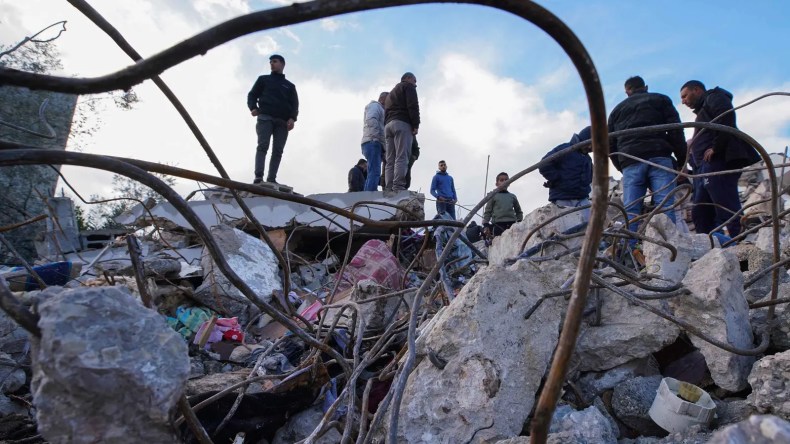 الاحتلال يُطبق على جنين.. شهداء ودمار وتشريد قسري لمئات العائلات