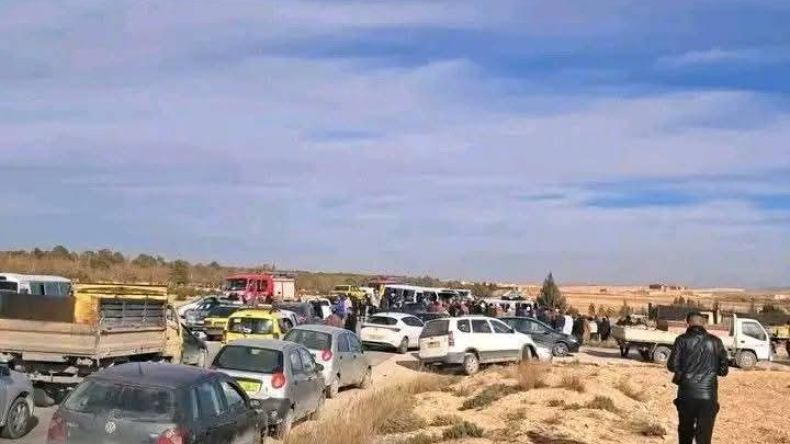 وفاة شخص وإصابة 16 آخرين في حادث تسلسلي بالجلفة