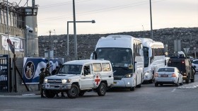 إعلام عبري: أوامر لحافلات الأسرى الفلسطينيين بالعودة للسجون