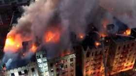 بعد لوس أنجلوس.. حريق يلتهم مربعاً سكنياً في نيويورك (فيديو)