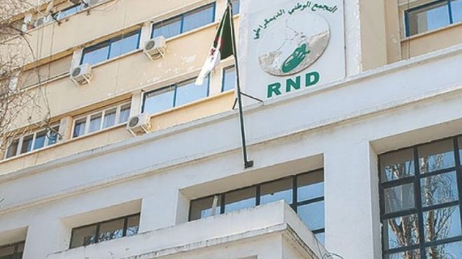 الأرندي: ماكرون أصبح “رهينة” بيد اليمين المتطرف واللوبيات الكولونيالية المعادية للجزائر